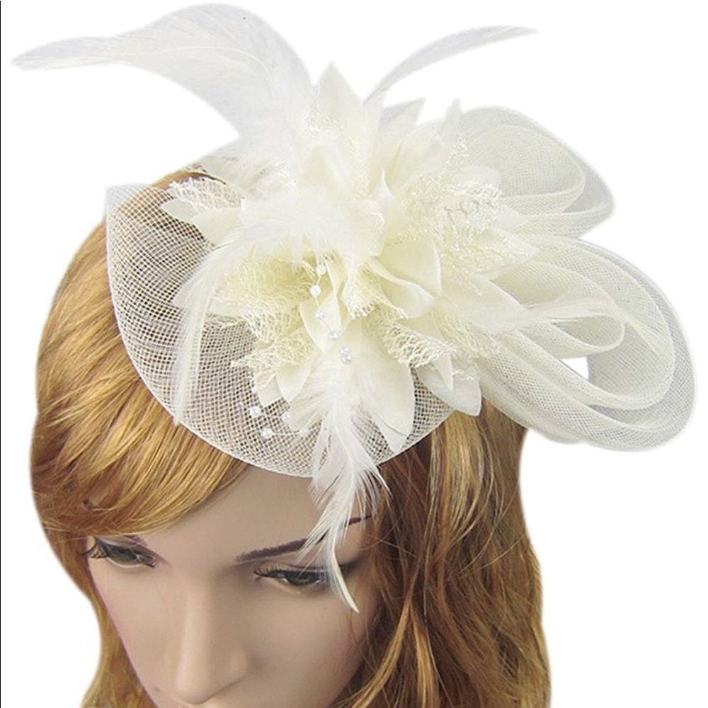 Off White Fascinator / Derby Hat